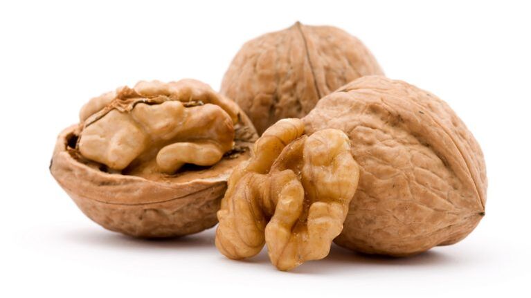 Walnuts - products that contain B vitamins